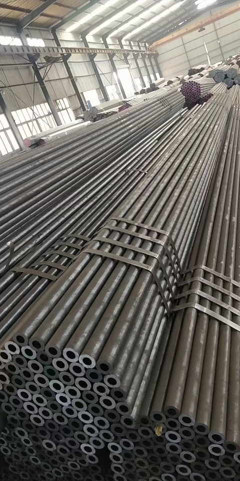 焊管方管螺旋管无缝管镀锌管厂家直销。