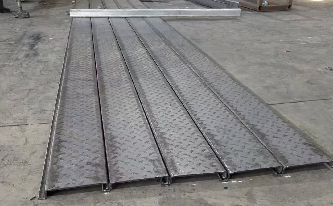 C型钢  Z型钢  免浇筑楼诚板 生产加工