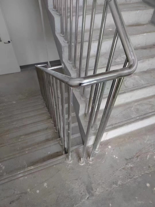 专业制作各种各样楼梯铁艺不锈钢楼梯扶手