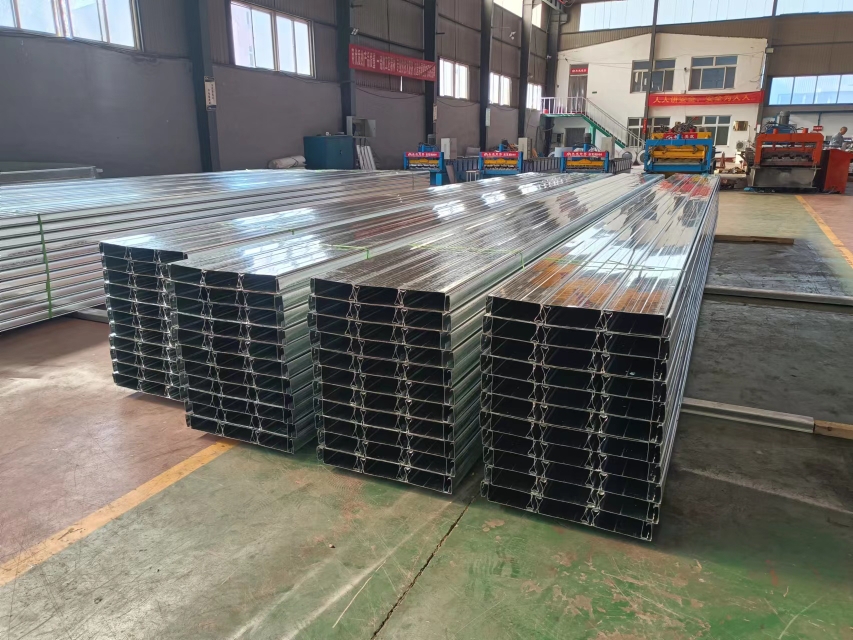 廊坊霸州工厂专业厂家加工各种镀锌檩条和压型板