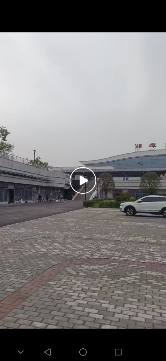 湖南湘潭北站钢构幕墙雨棚安装施工完成，继续下一个