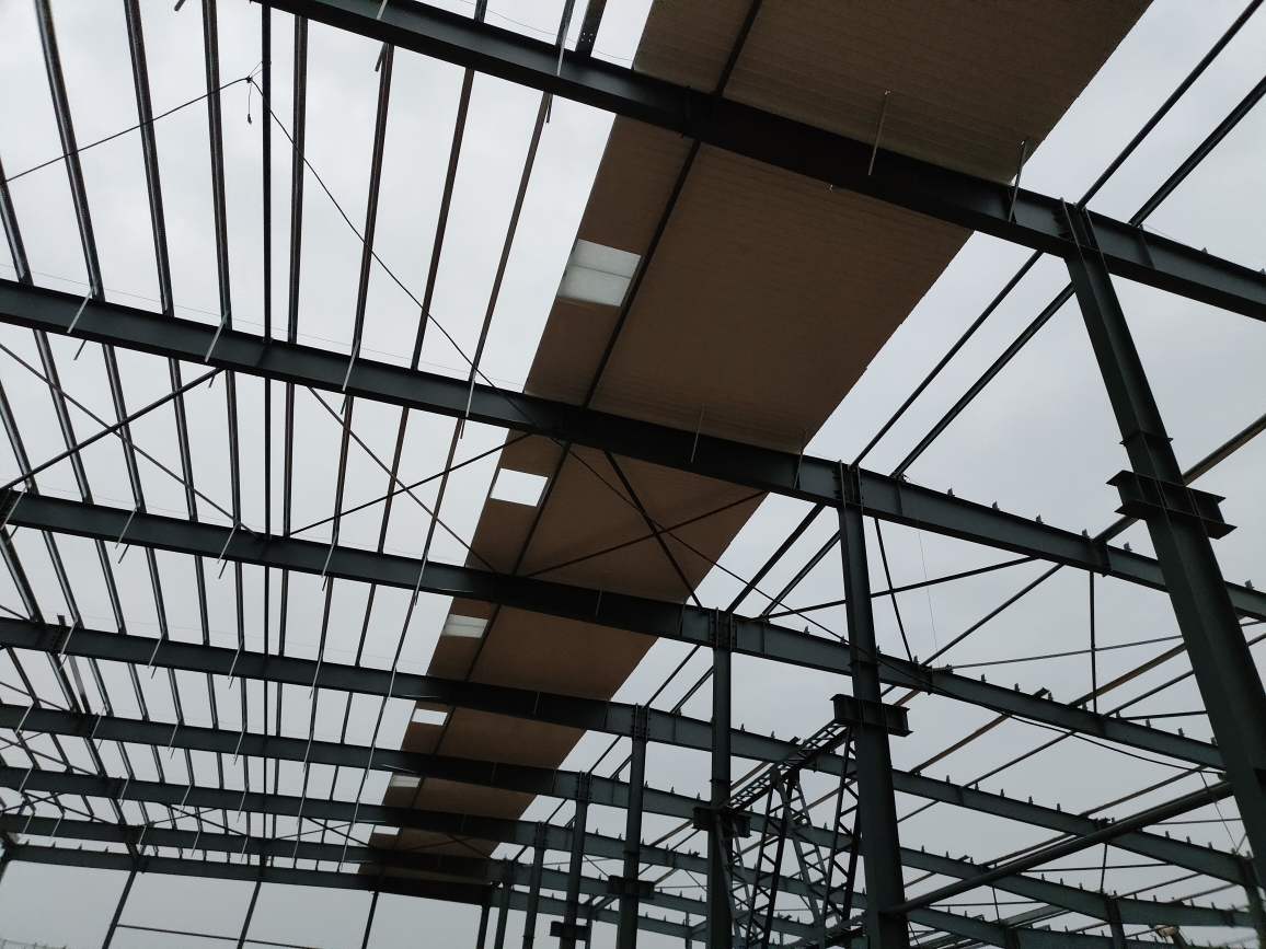 承接各种反吊屋面板安装，团队