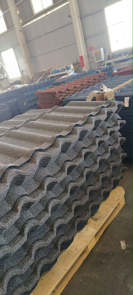 云南昆明屋面瓦生产厂家：主营透明瓦，树脂瓦，彩石瓦，彩钢复合瓦